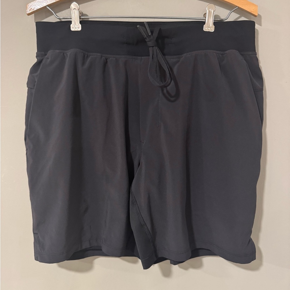 Lululemon Black THE Short‎ Lined Size L